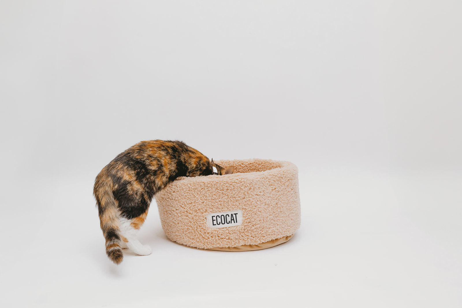 Ultra-Soft Sherpa Cat Bed – Plush Comfort for Cats